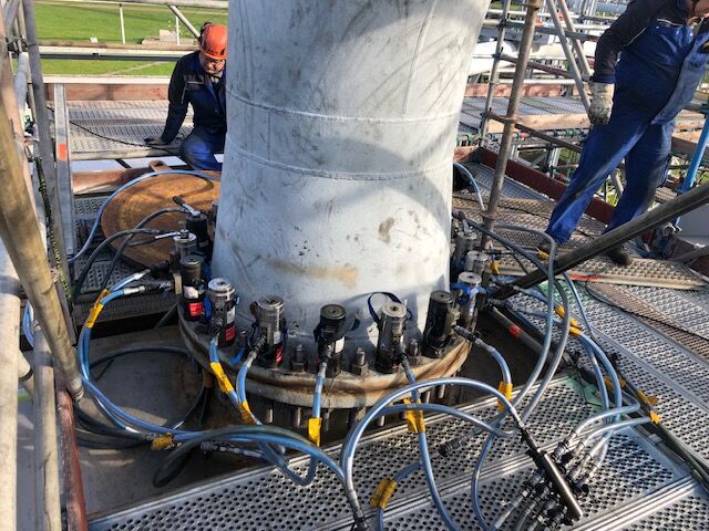 Bolt tensioning